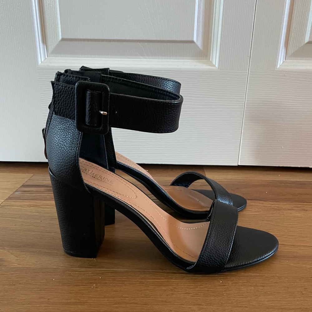 Black Heels - Picture 4 of 6